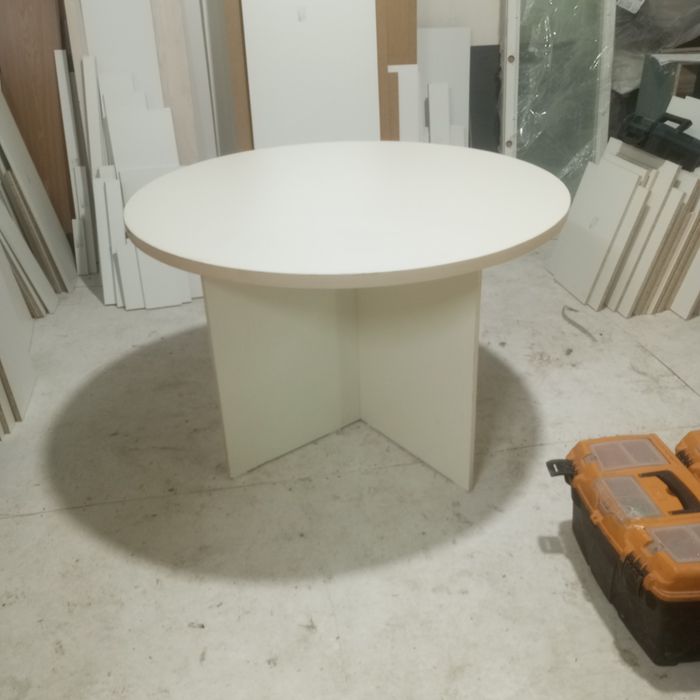 Стол в хорошем состоянии