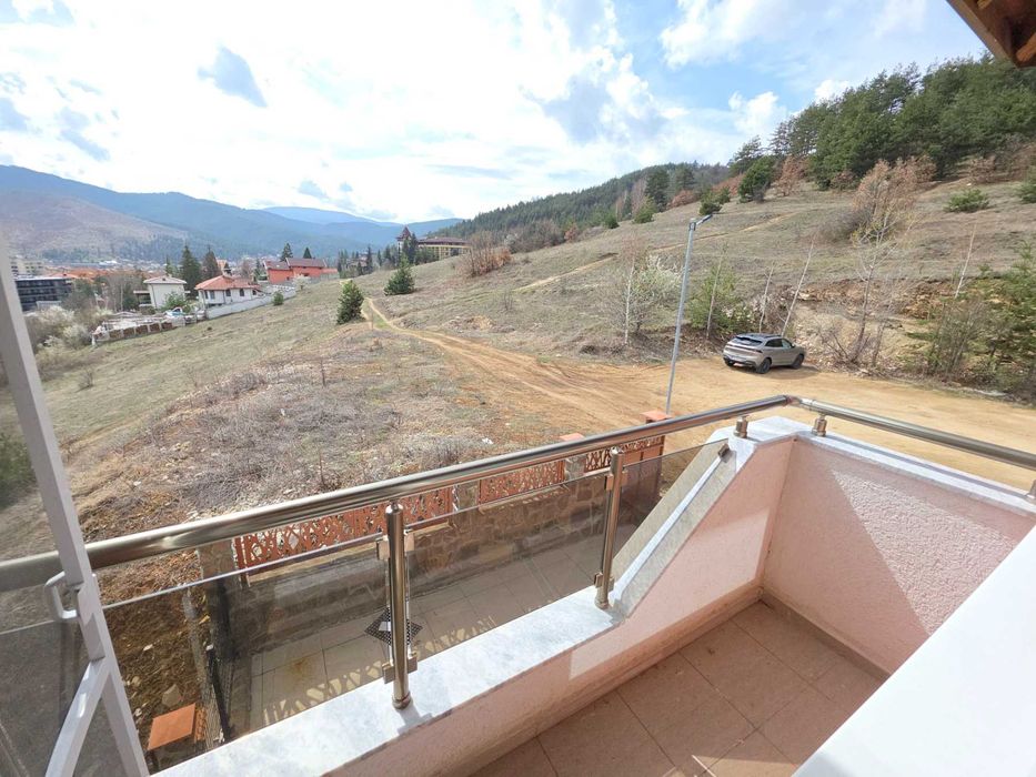 Нов напълно обзаведен 3-стаен апартамент в широк център на Велинград.