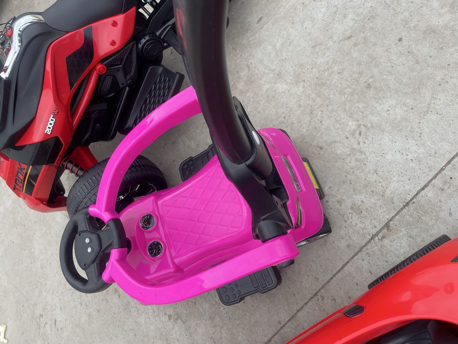 Masinuta de impins Chipolino Turbo Pink cu maner si claxon