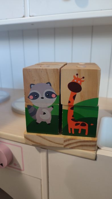 Детска кухня + дървени играчки