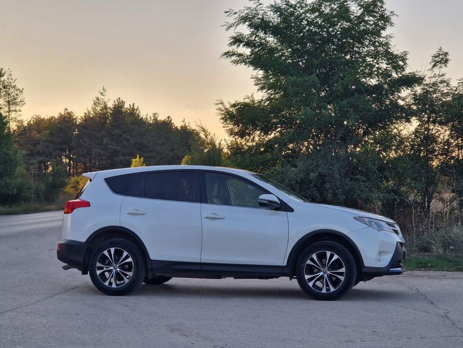 Toyota RAV4 2015 г.- 29 100 лв.