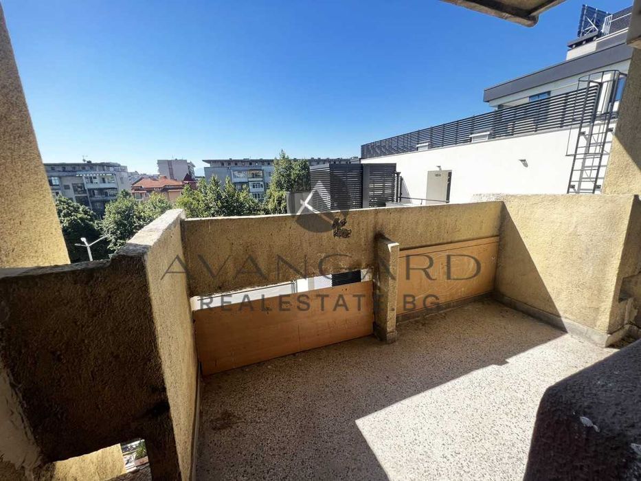 оф.23812 Тристаен обзаведен до ц.Света Петка