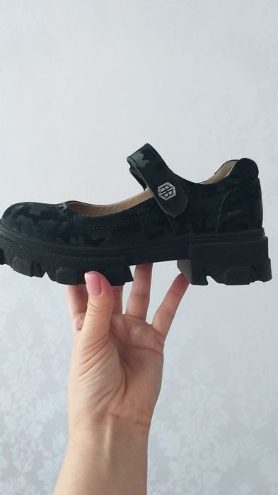 Продам туфли для девочки  31 размер