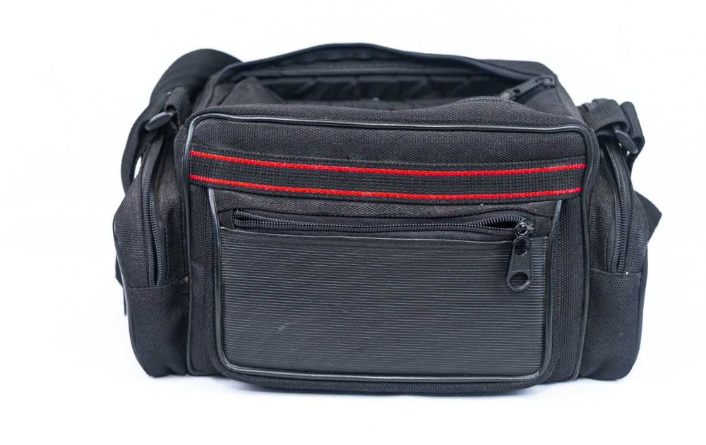 Geanta foto neagra. Dimensiuni: 25 x 18 x 20 cm