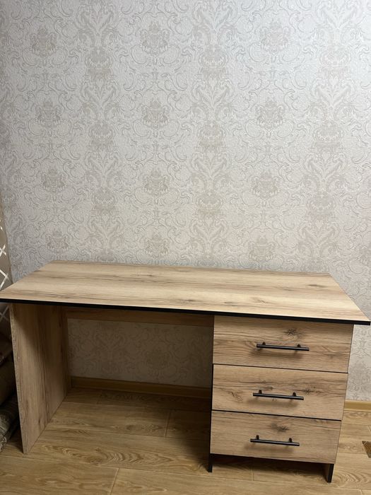 Компьютерный рабочий письменный  стол с ящиками