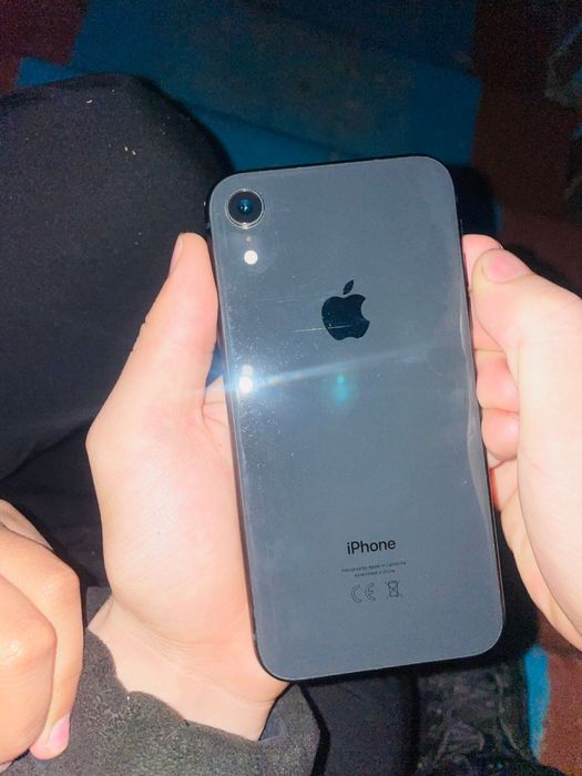 iPhone Xr не лагает нет трещин нет царапин не менялся экран батарея.