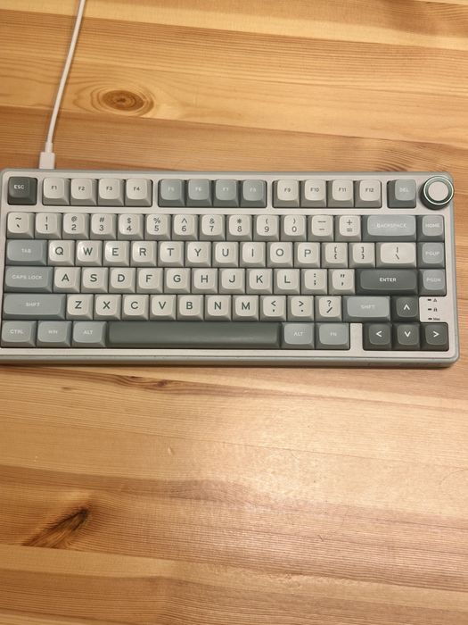 royal kludge r75