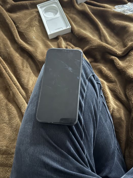 Айфон 11.           .