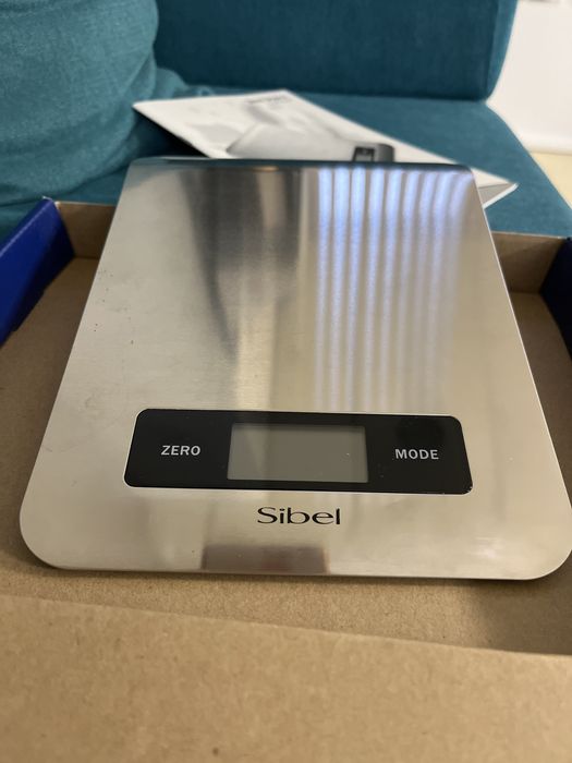 Чисто Нова везна