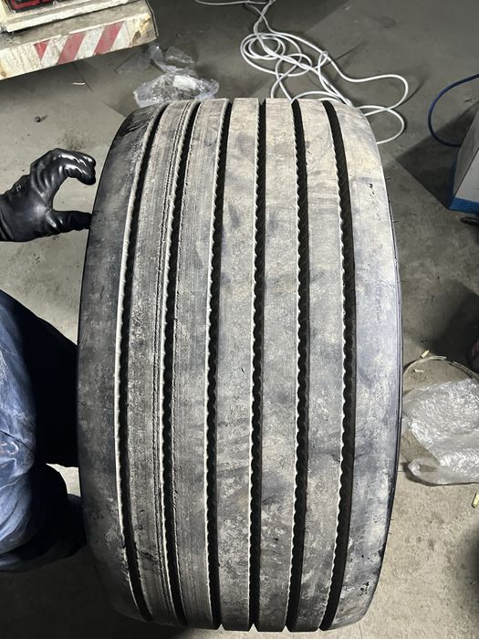 Шина на Мега прицеп