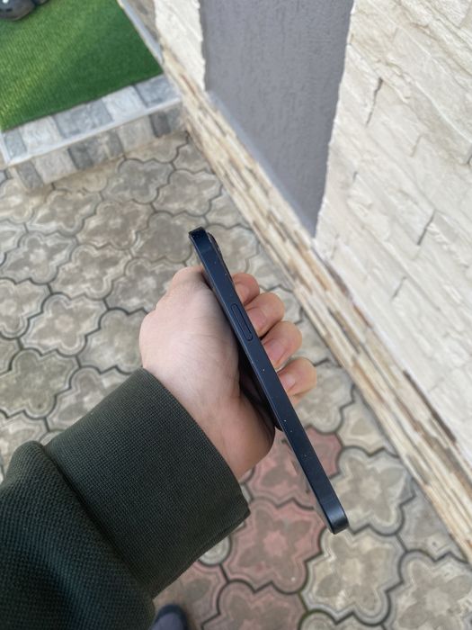 Iphone 13 dark baterie 87%