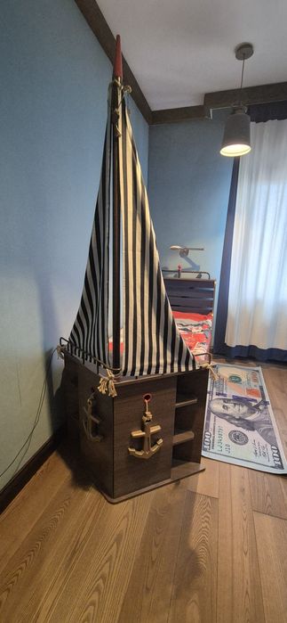 кровать в форме корабля