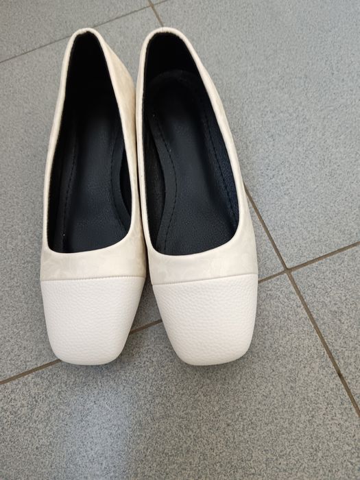 Обувки с квадратен ток