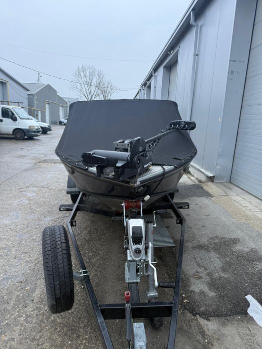 Barca Vizion 470 cu Motor Yamaha V-Max 115 pescuit si agrement