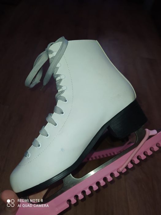 Продам коньки новые