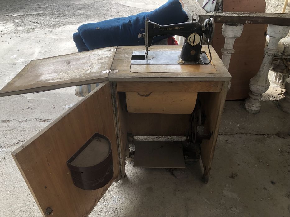 Продам швейную машинку