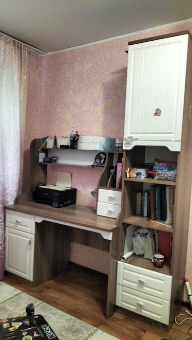 Детский письменный стол и пенал