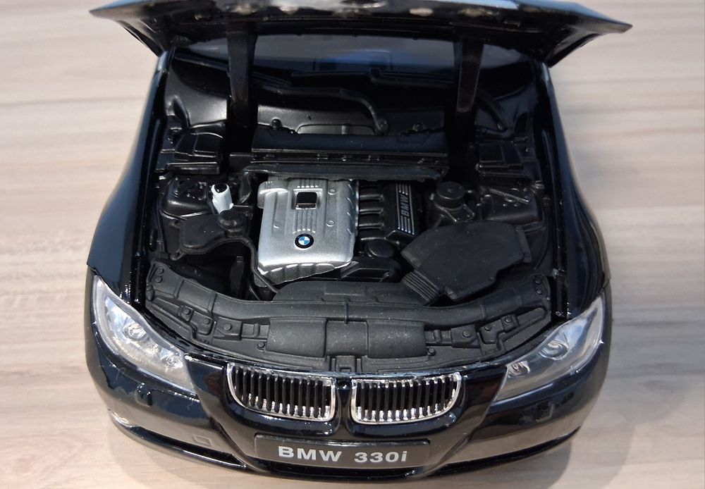 BMW 330i (E90) 1:18 Welly