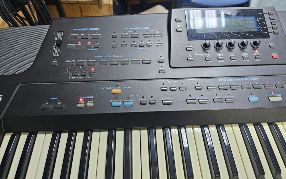 Orga electronica Roland E96
