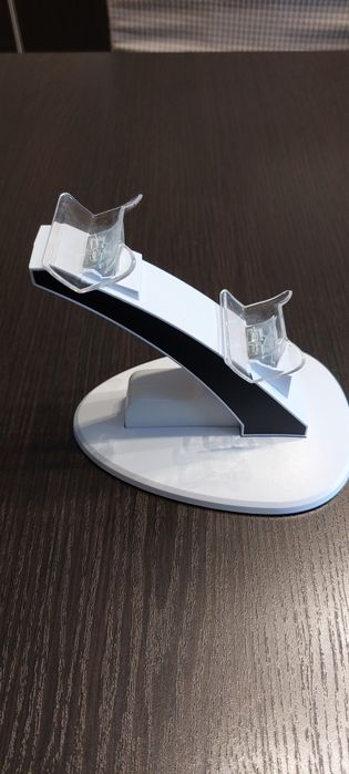 Vând charging dock PS 5