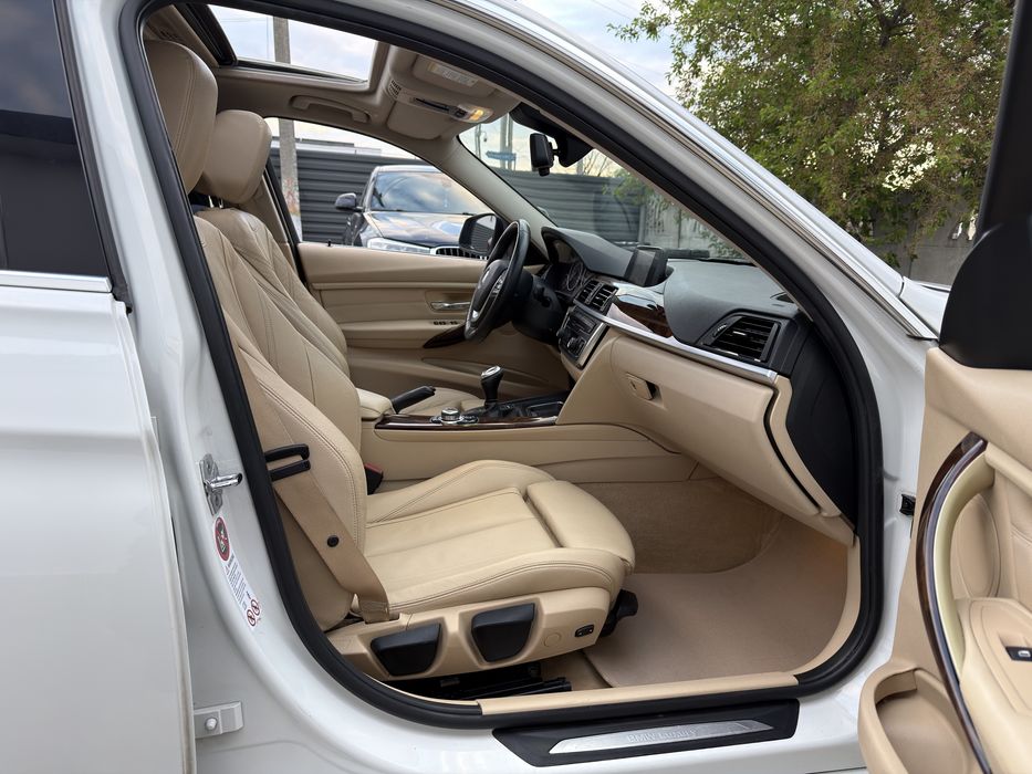 BMW 320D 184 cp / F30/ Luxury Line / Trapa / Head Up Display / Bi xenon /