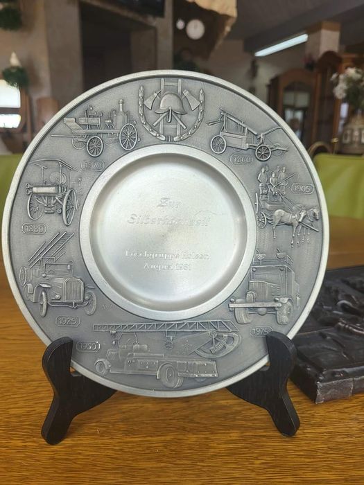 Рядка колекционерска немска чиния пожарникар колекционерска антика