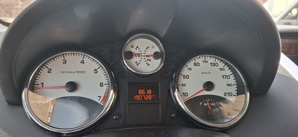 Vând Peugeot 207cc