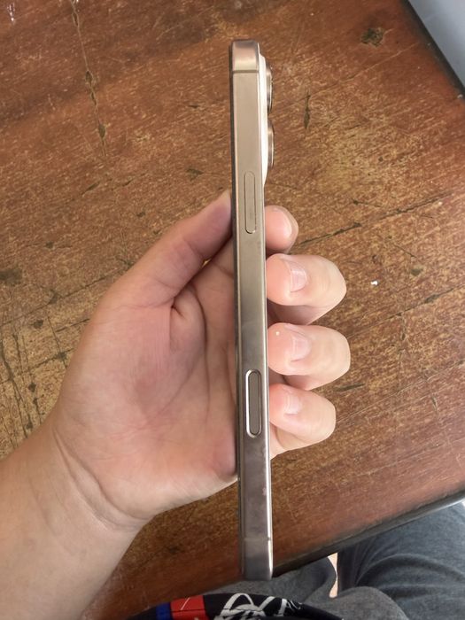 iPhone 16 pro max gold