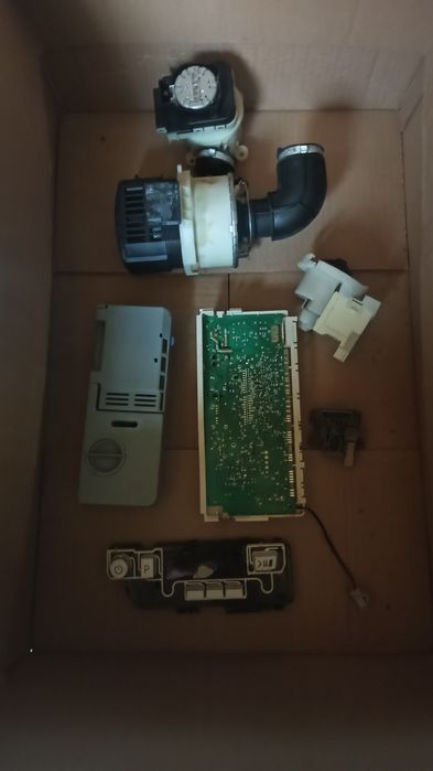 Съдомиялна Ariston Hotpoint LSF 825 за части