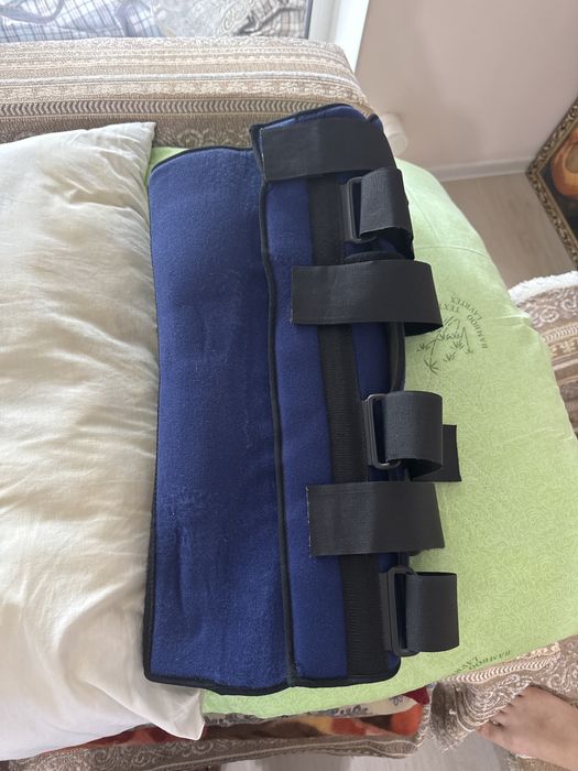 Фиксатор(бандаж) для колени