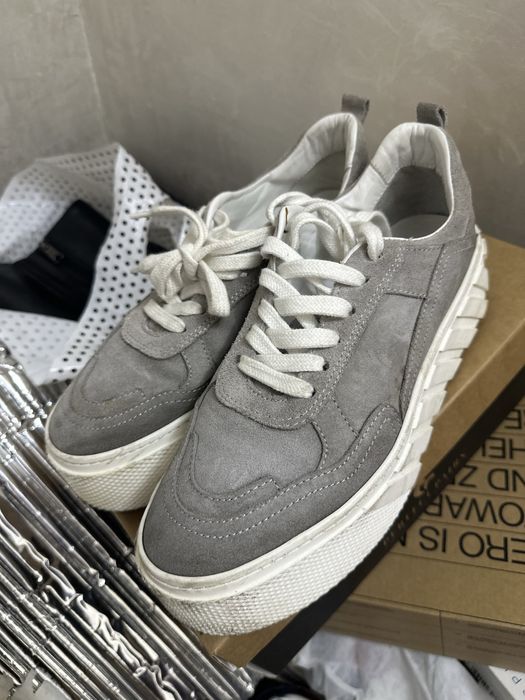 Обувь по 2000 тенге