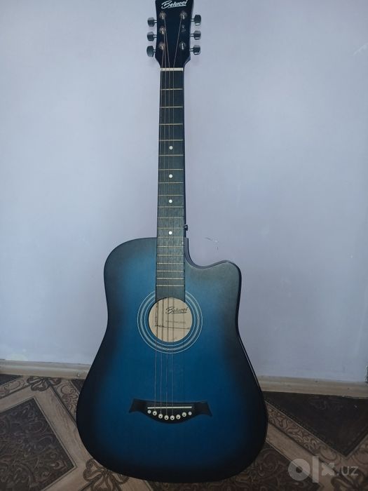 Gitara sotiladi srochno