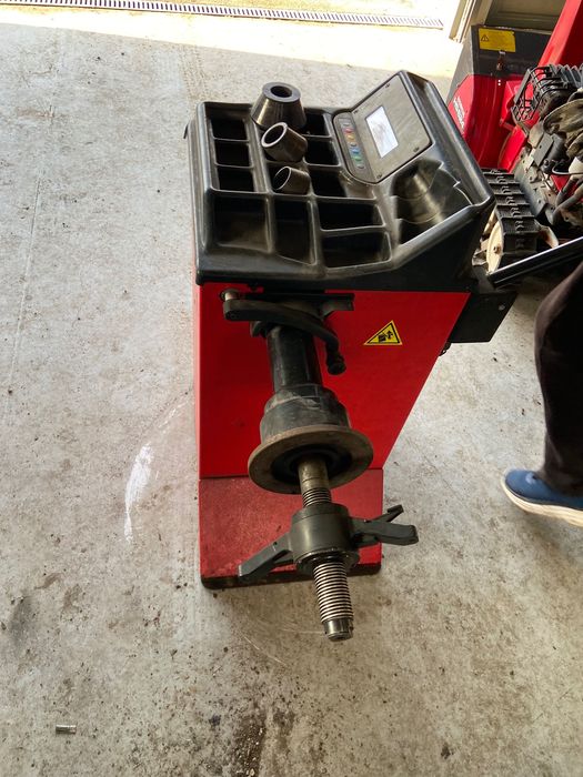 Баланс машина за гуми