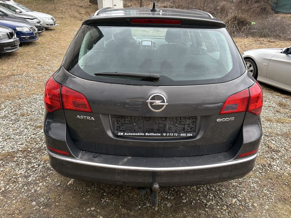 Astra j 2012 facelift -  usor avariat !