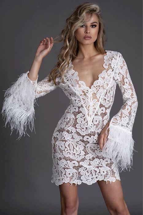 Replica moda бяла рокля с пера М
