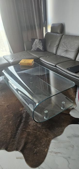 Дизайнерска стъклена холна маса