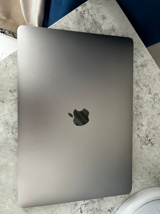 Macbook сатылады!