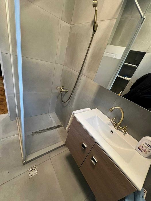 Apartament in vila plus curte de vanzare ultra central!