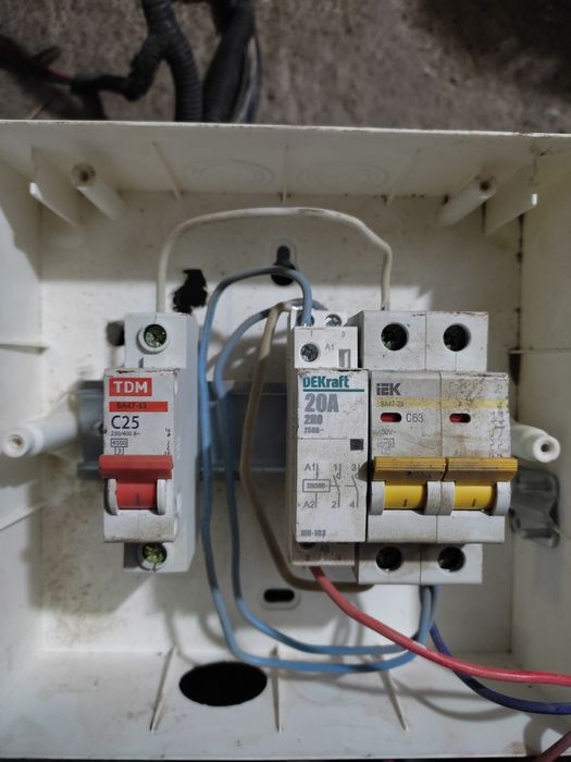 Продам предохранитель 220 автомат