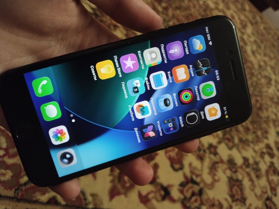 Айфон се 2 поколение (2022)