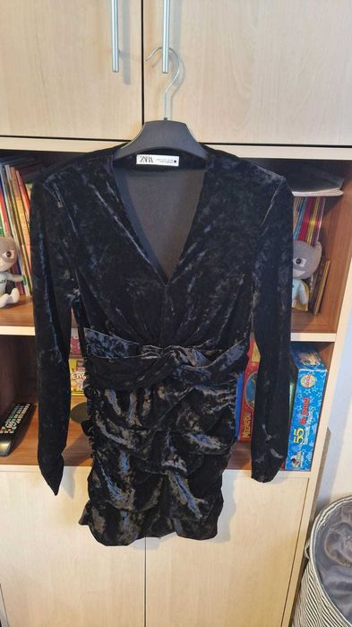 Vând Rochie ZARA, mar.S, 36 de catifea