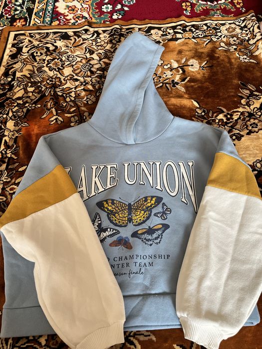 Свитера, кофты, бомберы и худи. Все размера S-M