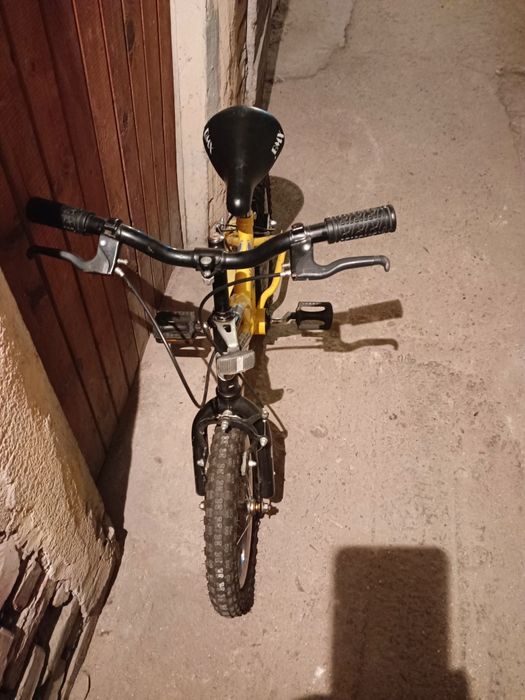 Продавам детско колело БМХ, малко употребявано без помощни колела Клер