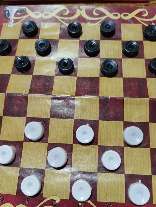 Продам игральные карты и шашки