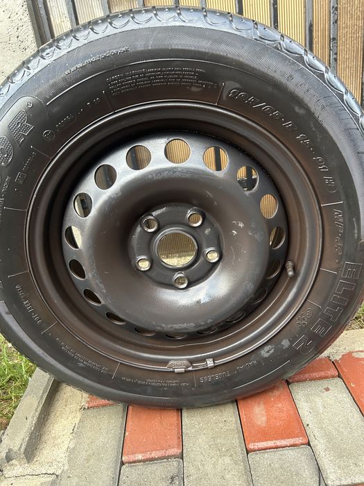 Vand trei jante cu anvelope 195/65/15
