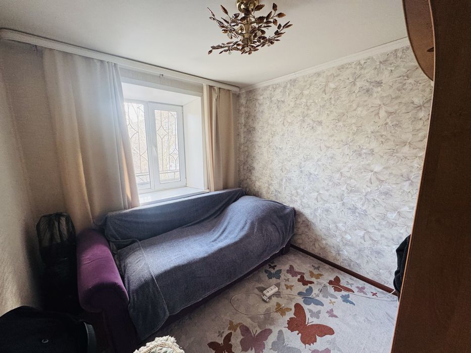 Продаю 4-комнатную квартиру