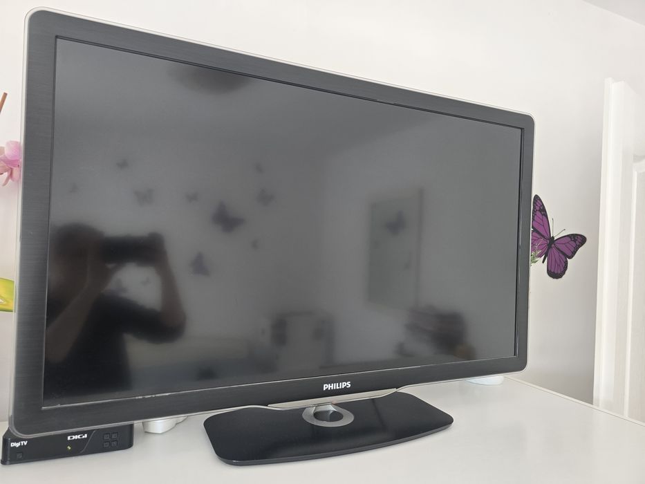 Vand Televizor  Philips Ambilight  42", 550 RON.