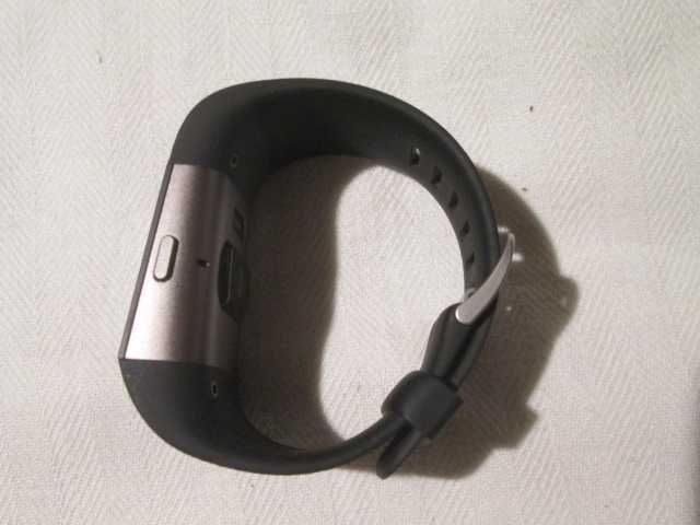 Fitbit Surge GPS смарт часовник.