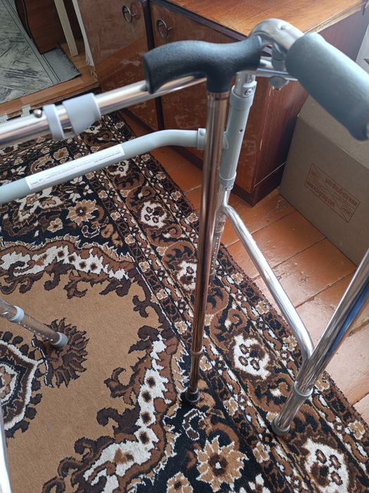 Костыль.  трость