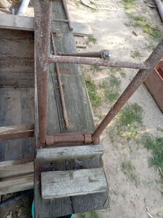 Vând picioare metalice pentru bănci de 2 metri sau 4 metri  20 lei bucata